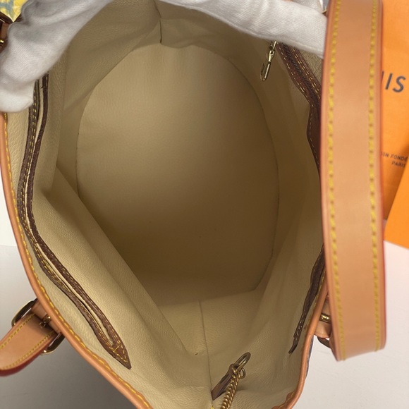 🎉SOLD 🎉Bucket GM (Large) Bag - Picture 10 of 14